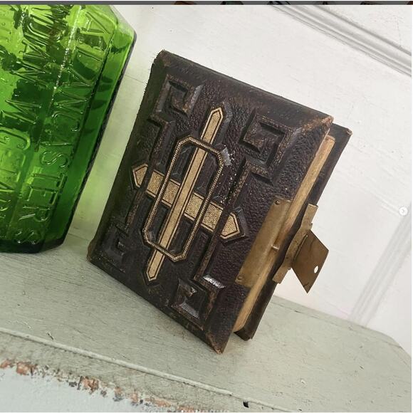 Antique Shabby CDV Photo Album Leather Cover Brass Gold Edges 20 Pages EMPTY - Picture 1 of 10